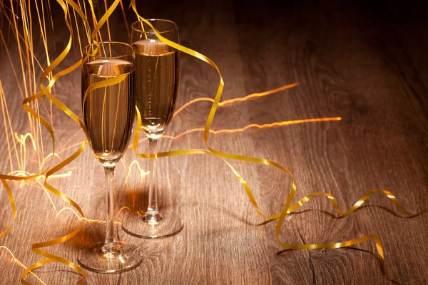 Dos copas con champán —  Fotos de Stock