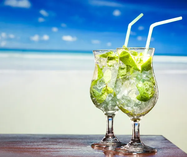 Cocktail with lime and mint — Stock Photo, Image