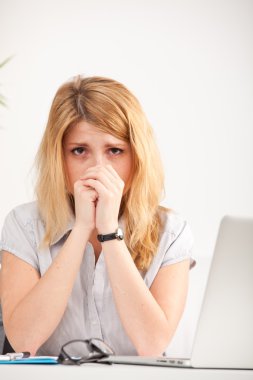 yorgun üzgün kadın