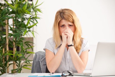 yorgun üzgün kadın