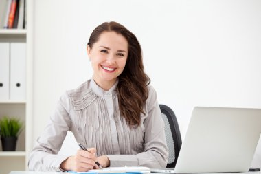 laptop kadınla yazma