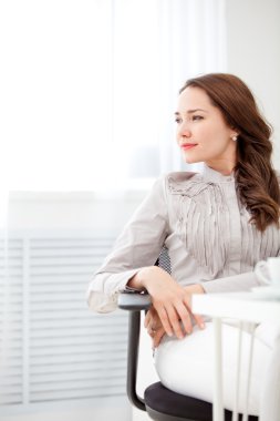 kadın ofis, pencerenin arka plan