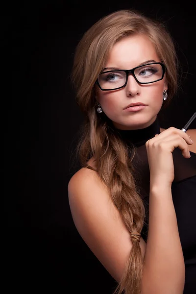 Frau mit verdächtigem Blick — Stockfoto