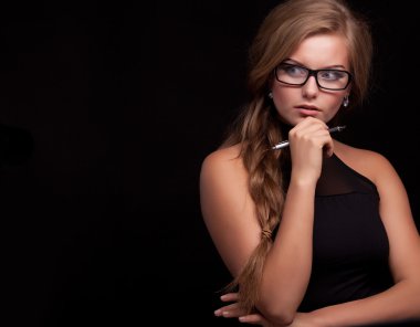 düşünme, planlama kalemi ile kadın