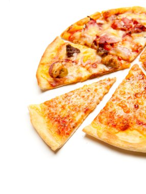 parça pizza yukarı kesti
