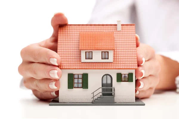 Pisture of man and woman hands holding paper house — Stock Photo, Image