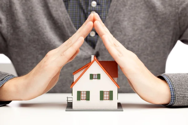 elleri koruyan bir çatı olarak