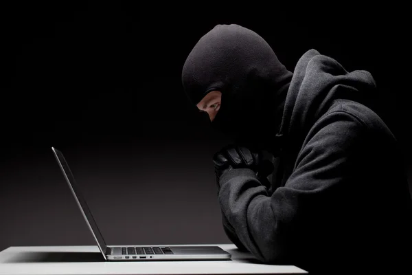 电脑黑客在巴拉克拉瓦 — 图库照片#
