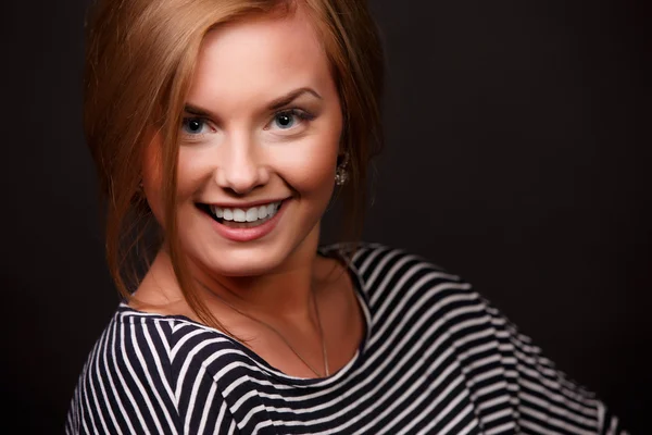 Bela jovem feliz sorrindo mulher — Fotografia de Stock