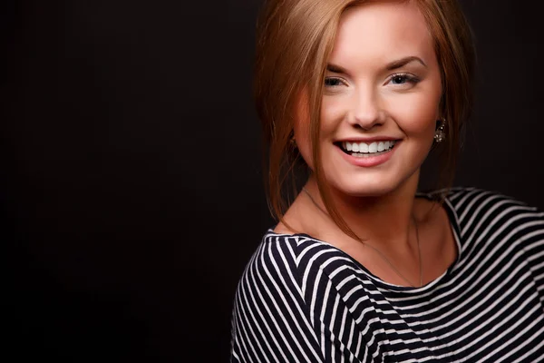 Bela jovem feliz sorrindo mulher — Fotografia de Stock