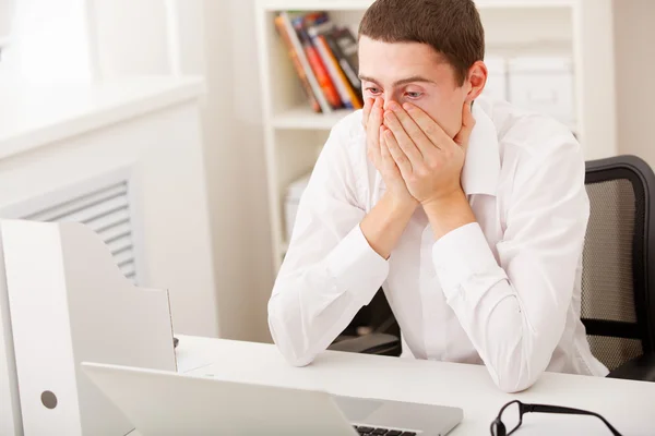 Uomo con stress e preoccupazioni — Foto Stock