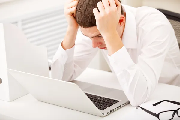 Man met stress en zorgen — Stockfoto