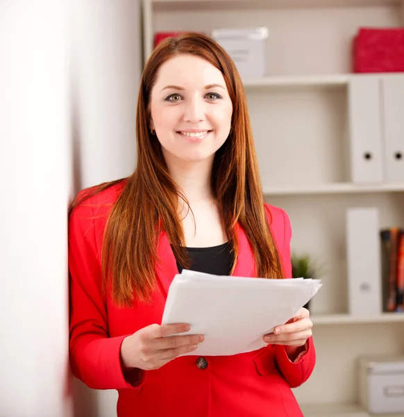 Woman holding sheaf of paperwork — Stock Photo, Image