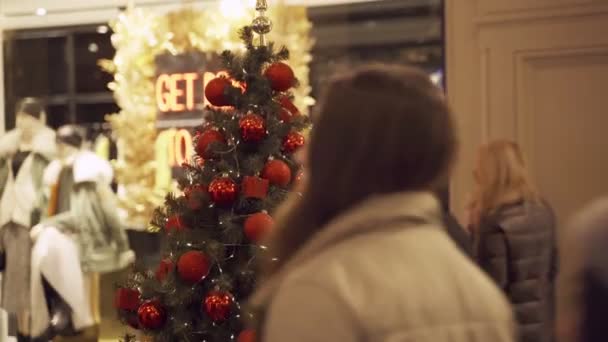 11.12.21 uur Moskou, Rusland. Kerstboom in winkelcentrum GUM — Stockvideo