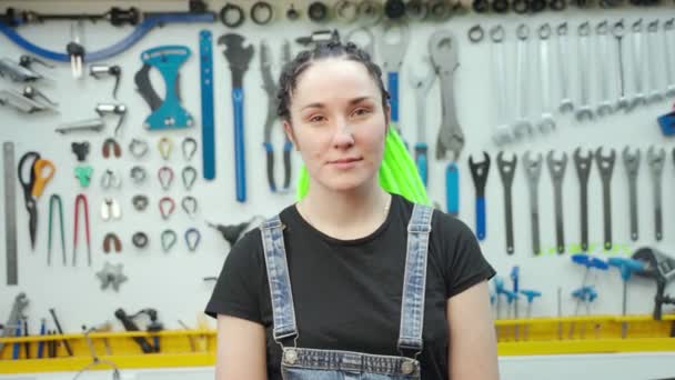 Female technician near tool board — Stock Video