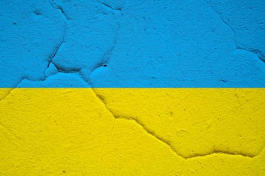 Grunge Ukrayna bayrağı çatlaklarla kaplı eski kirli beton duvarda