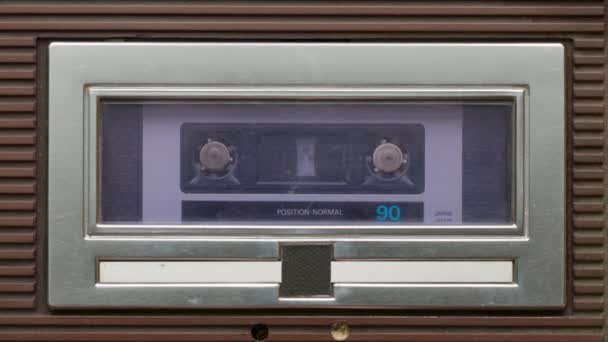 Videokazeta Starém Magnetofonu Přehrát Přetočit Otevřít Palubu Páskou — Stock video