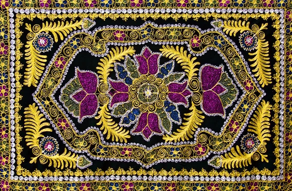 Traditionella orientaliska matta på vägg — Stockfoto
