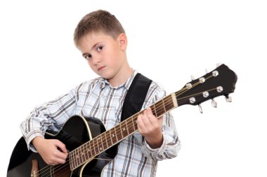 akustik gitar ile çocuk