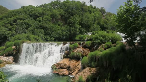 Vattenfallen i nationalparken krka, Kroatien — Stockvideo