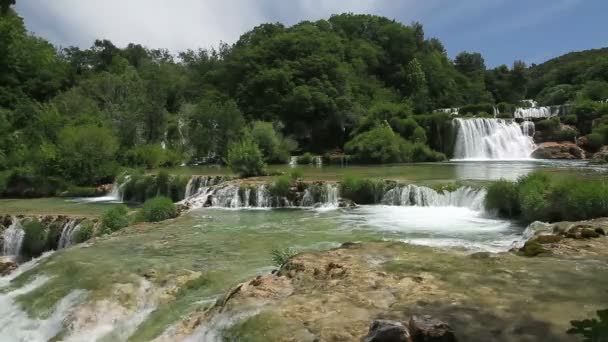 Vattenfallen i nationalparken krka, Kroatien — Stockvideo