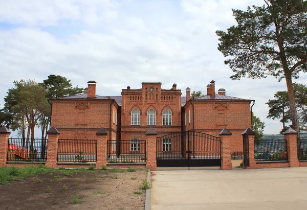 Isla-ciudad de Svijazhsk. Edificio de la escuela en Sviyazhsk —  Fotos de Stock