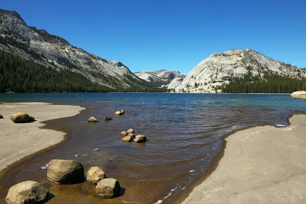 Le montagne del parco nazionale dello Yosemite — Foto Stock