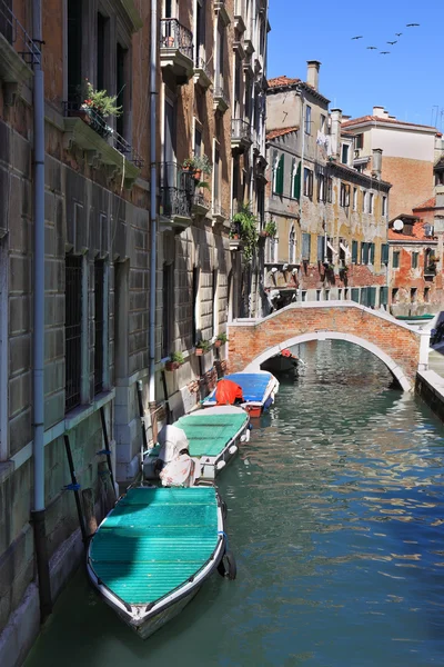 The narrow street - channel — Stock Photo, Image