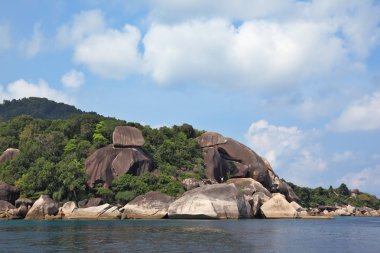 çok büyük bir kaya yığını