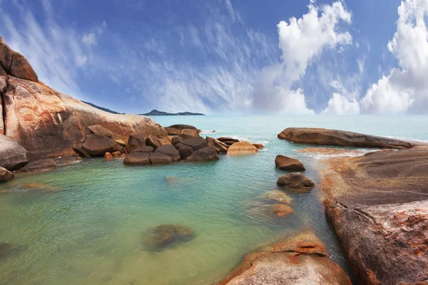 Ähnliche Inseln. azurwarmes Wasser — Stockfoto