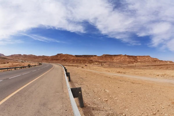Estrada no deserto de pedra laranja — Fotografia de Stock