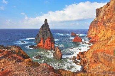 güzel renkli kayalıklar ve Adaları