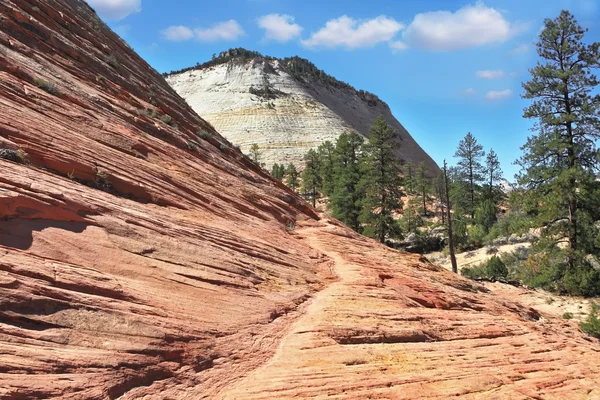 Los acantilados crean un paisaje inolvidable — Foto de Stock