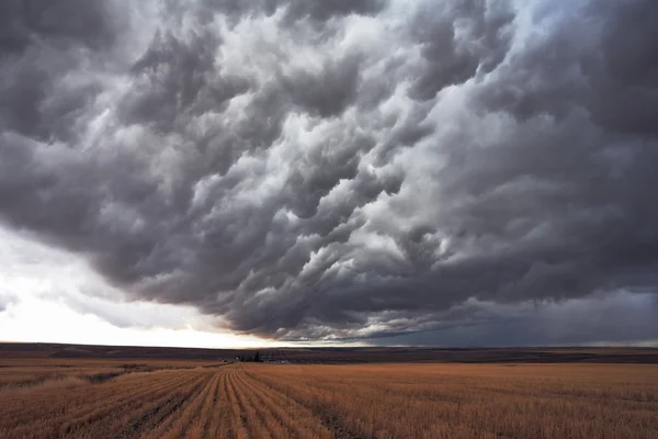 La enorme nube de tormenta — Foto de Stock