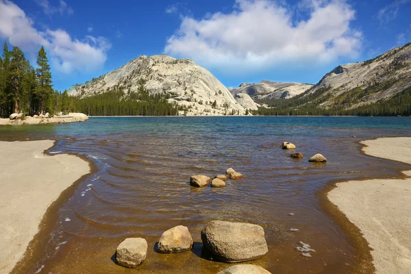 Λίμνης σε yosemite — Φωτογραφία Αρχείου