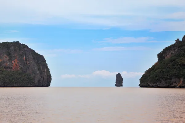 Pintorescas islas-rocas —  Fotos de Stock