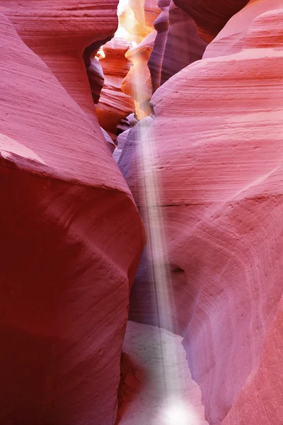 Middag i en röd-orange antelope canyon — Stockfoto