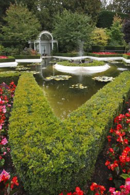 Dekoratif gölette İtalyan park