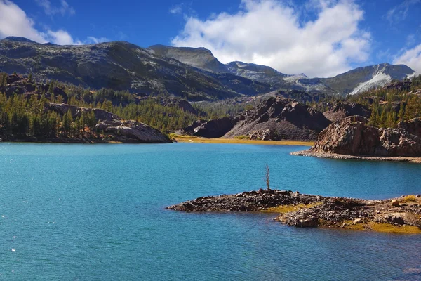 Magnífico lago azul — Fotografia de Stock