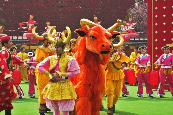 La ejecución del conjunto de baile del Nuevo año chino — Foto de Stock