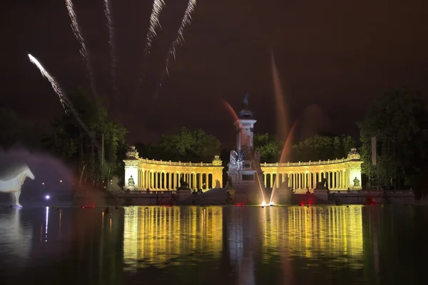 Grandiosos fuegos artificiales de celebración — Foto de Stock