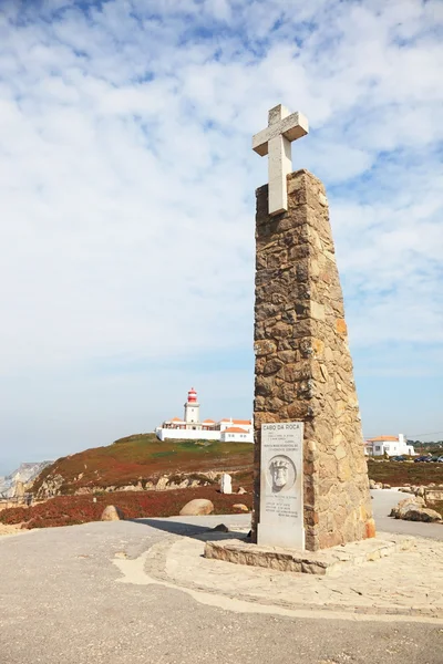 Faro e obelisco con croce — Foto Stock
