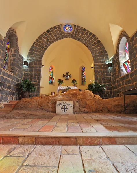 A alvenaria das pedras negras e o altar — Fotografia de Stock