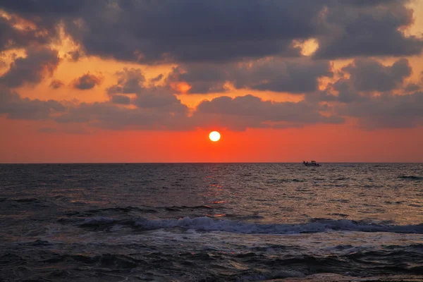 Magnifico tramonto sulla costa — Foto Stock