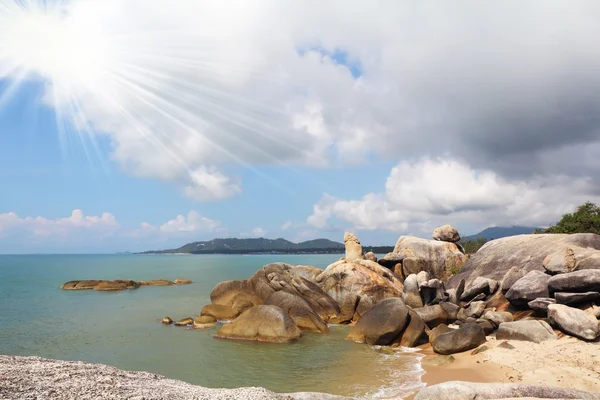 崖を飾るラマイ ビーチ — ストック写真