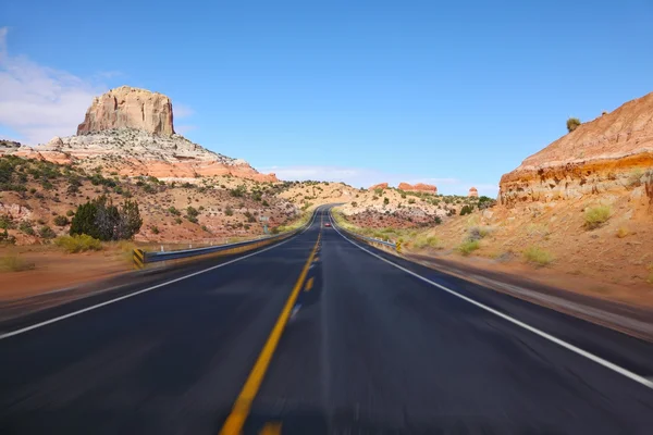 Turystyka na wysokiej prędkości. amerykańska autostrada — Zdjęcie stockowe