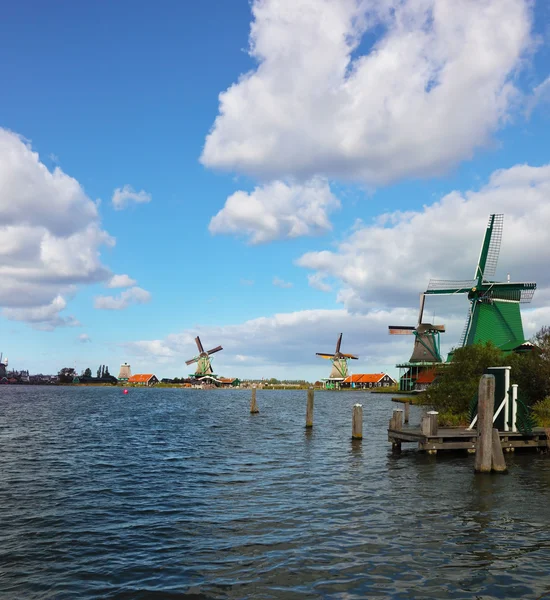 Antigos moinhos de vento — Fotografia de Stock