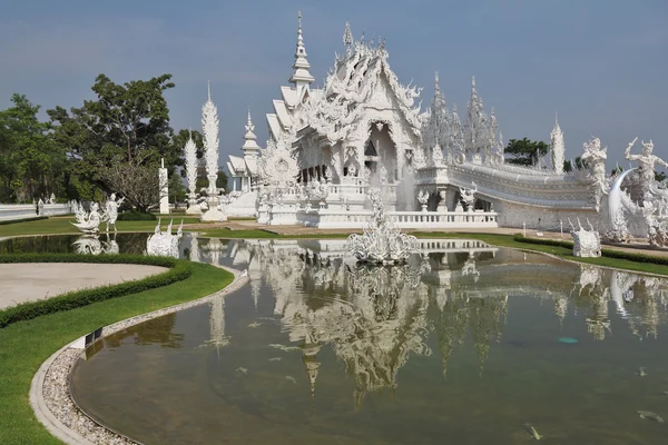 White fabulous palace in Southeast Asia — Stock Photo, Image