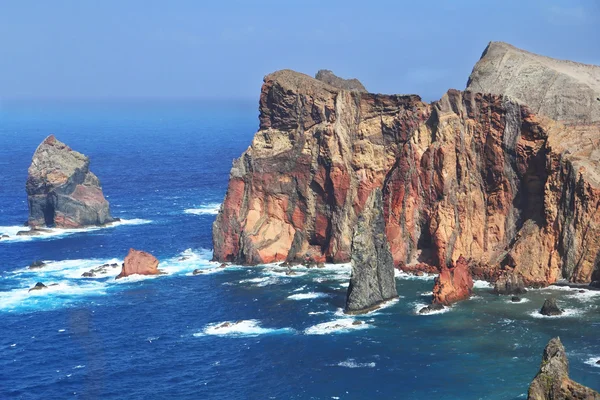 Rüzgarlı bir gün okyanus madeira Adası üzerinde — Stok fotoğraf