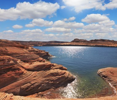 Kırmızı çöldeki yapay lake powell